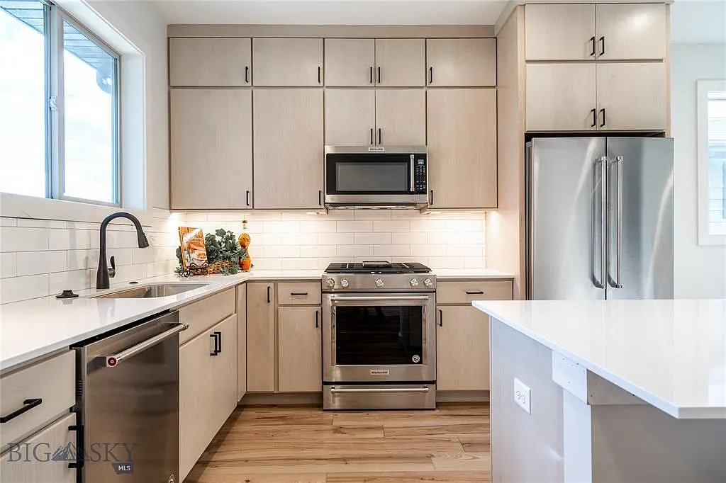 1 bed, 735 sqft, $3,300 — Photo 2