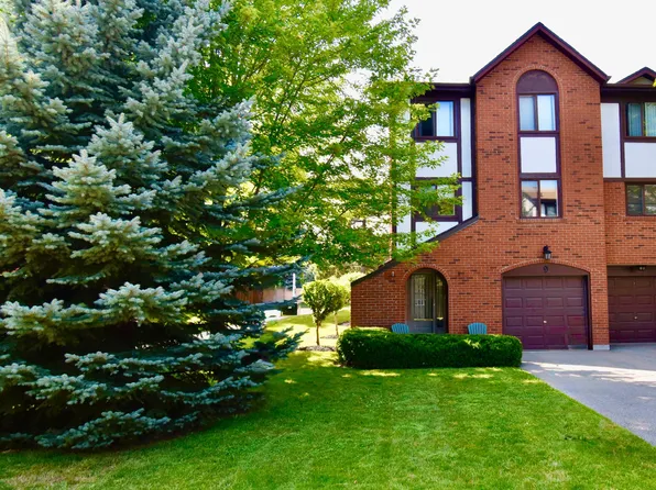 4165 Fieldgate Dr #9, Mississauga, ON L4W 2M9