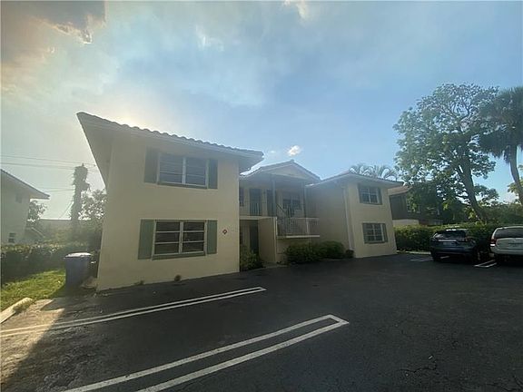 2nd image of 3890 Woodside Dr APT A
