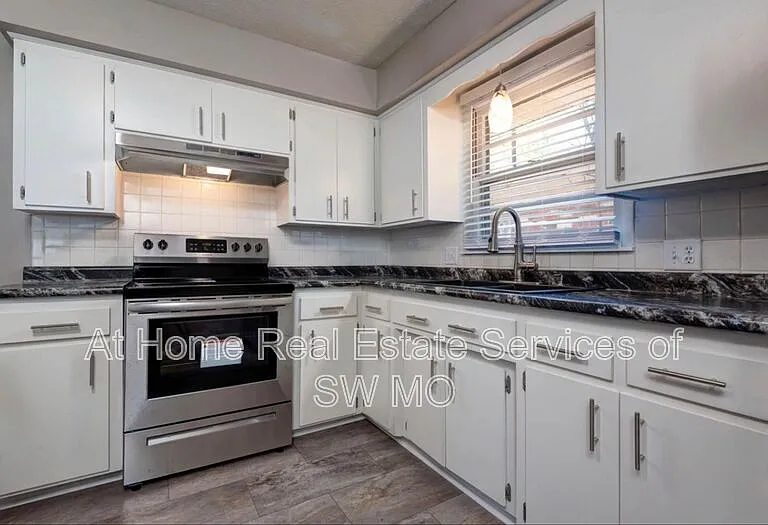 2425 S Dollison Ave — Photo 2
