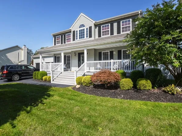 1 Settler Ave, Coram, NY 11727
