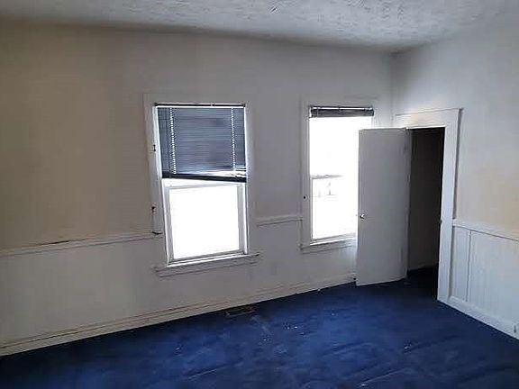 3rd image of 1524 E 82nd St
