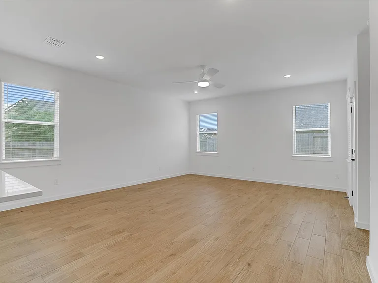 8438 Bay Ridge Cir — Photo 12