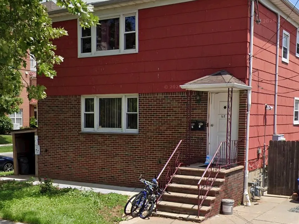 68 Christopher St #2