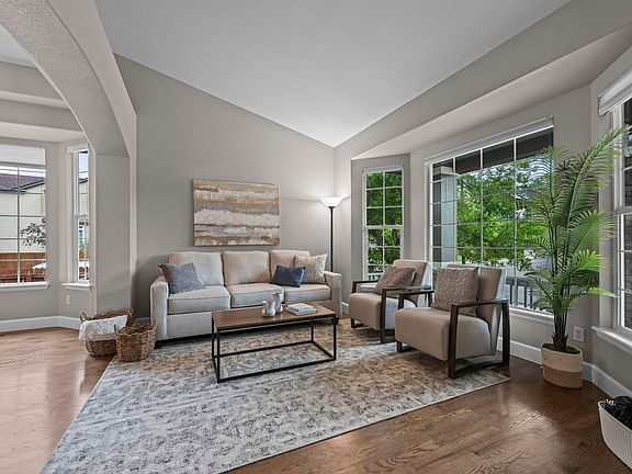 3rd image of 2754 Odell Dr