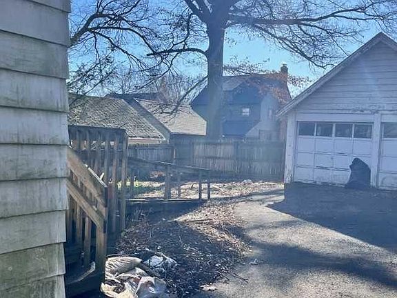 4th image of 180 Griggs Ave