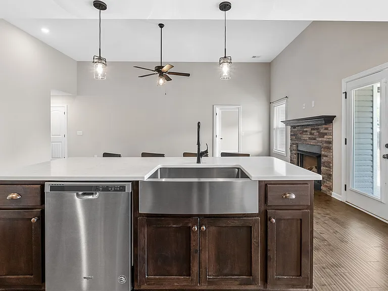 805 Waldon Ct — Photo 8
