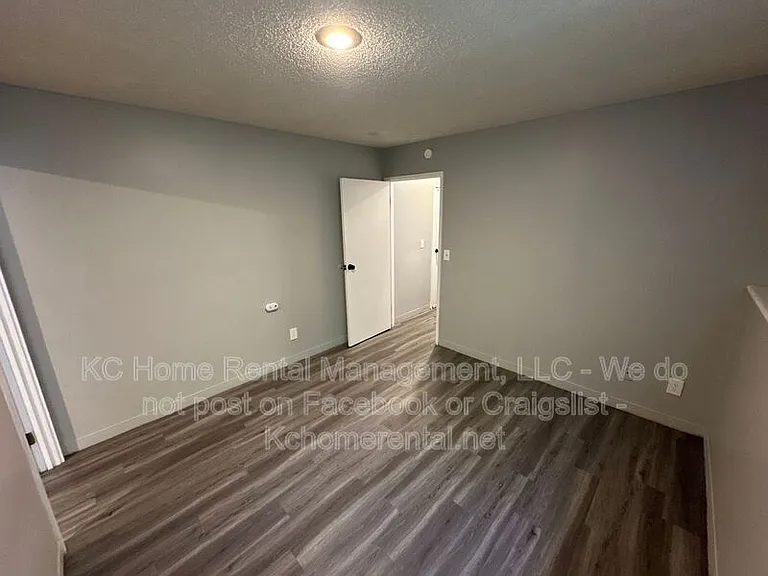 1615 Jackson Ave — Photo 22