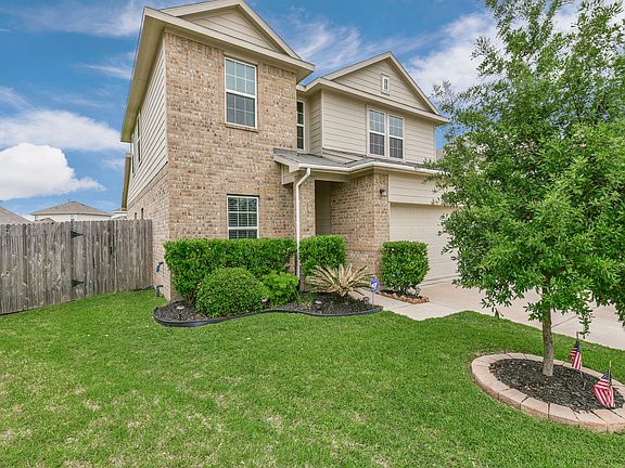 3rd image of 2221 Garnet Ct