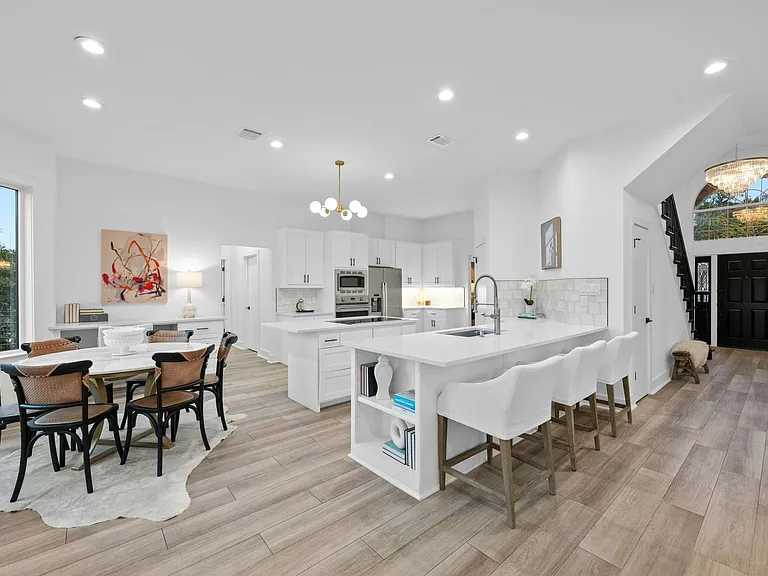 7905 Brightman Ln — Photo 14