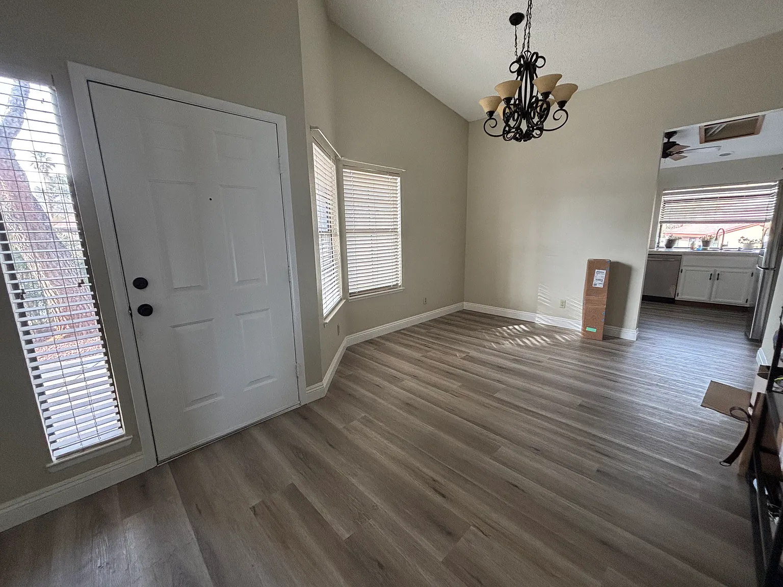 2 bed, 1085 sqft, $2,100 — Photo 2