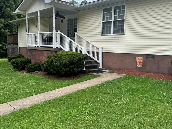 26 Ollie St, Chapmanville, WV 25508