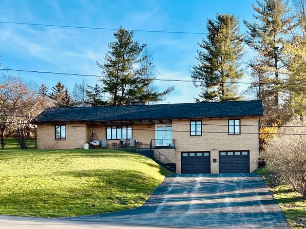 7 Westwood Ln