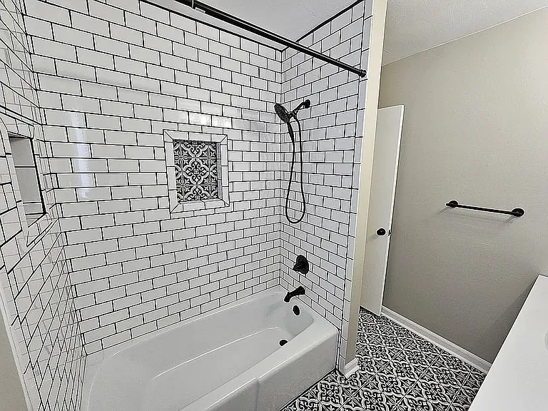 2740 South Rd #G4 — Photo 9