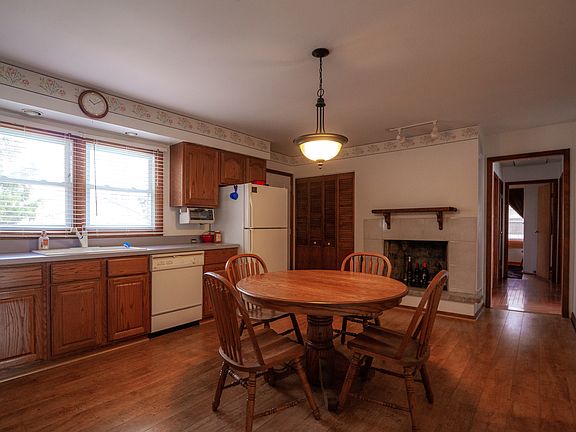 4th image of 8808 Melvina Ave