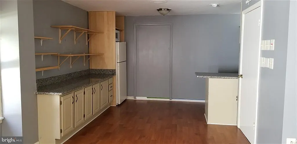 2 bed, 1.0 bath, 1000 sqft, $2,000 — Photo 4