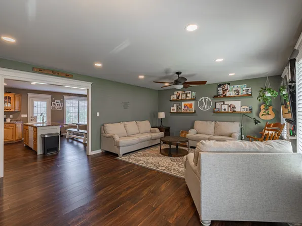 240 Roper Dr, Bowling Green, VA 22427