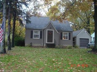 855 Bears Den Rd, Youngstown, OH 44511