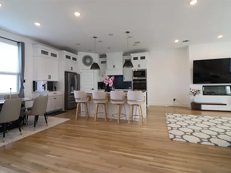1205 Marc Pl — Photo 25