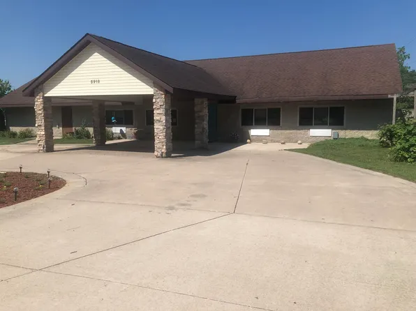 5918 Park Ridge Rd, Loves Park, IL 61111