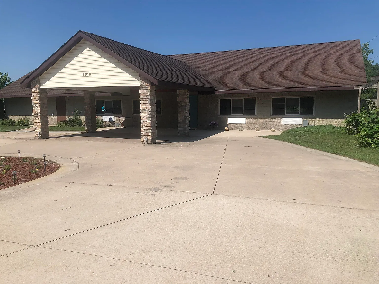 5918 Park Ridge Rd photo 1