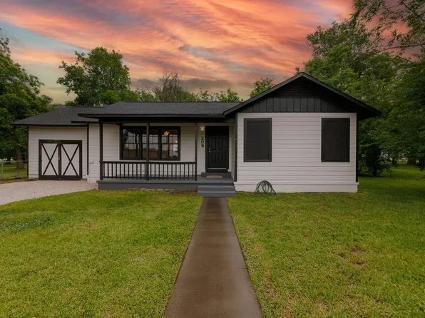 208 W Jefferson Street, Trinity, TX 75862