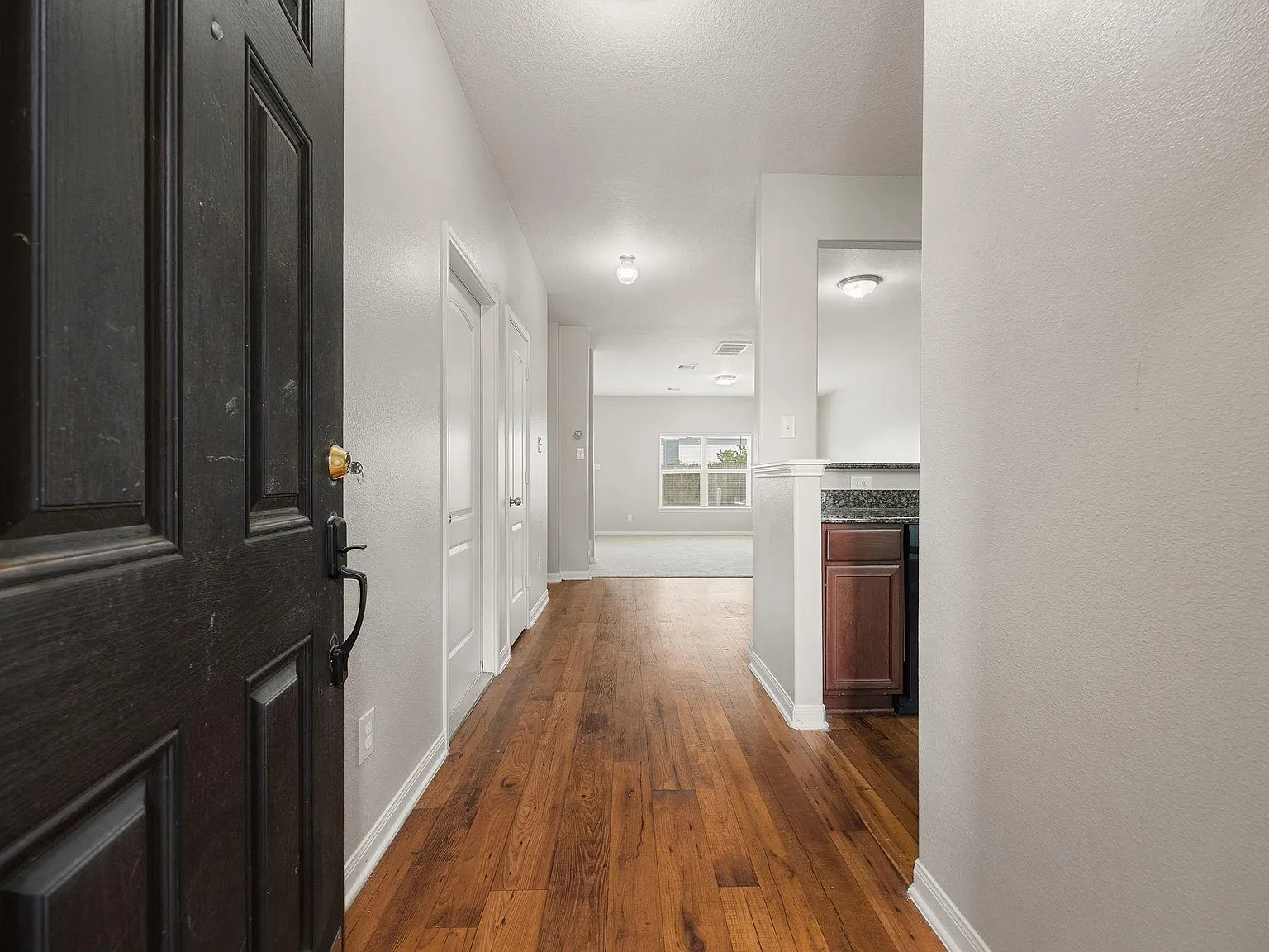 5 bed, 2.5 bath, 2538 sqft, $2,500 — Photo 4