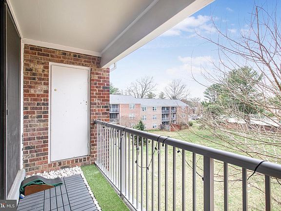 4th image of 788 Quince Orchard Blvd APT 201