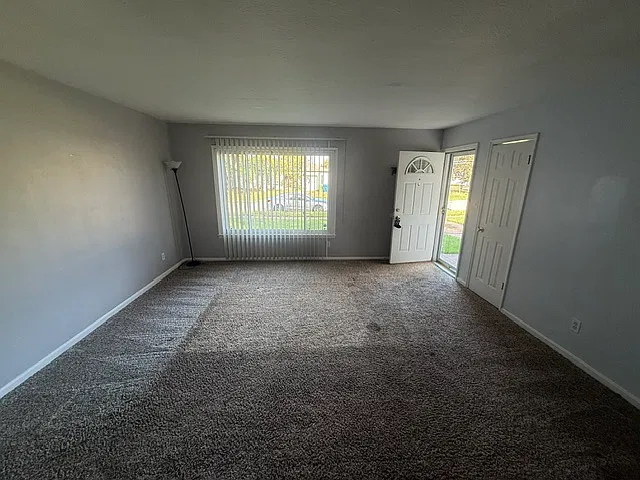 2 bed, 907 sqft, $1,500 — Photo 2
