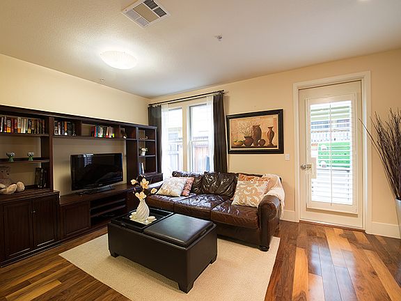 3rd image of 863 Altaire Walk