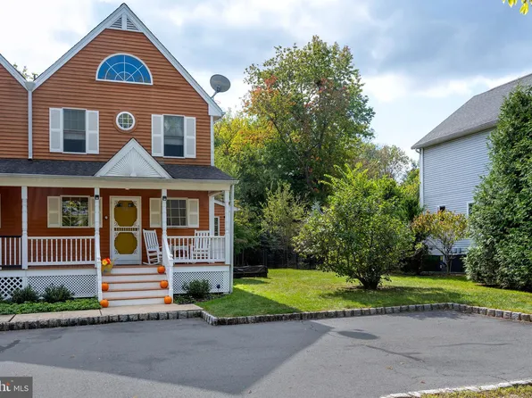 39 Lafayette St, Hopewell, NJ 08525