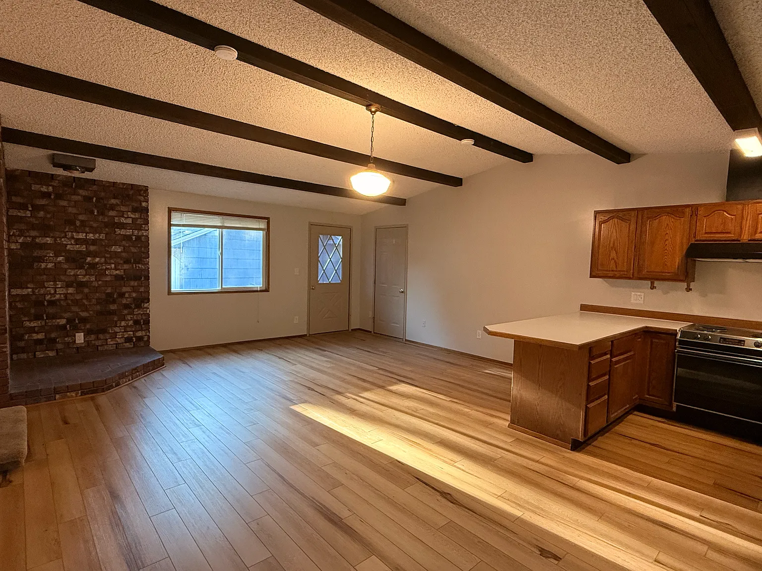 3 bed, 1606 sqft, $1,895 — Photo 3
