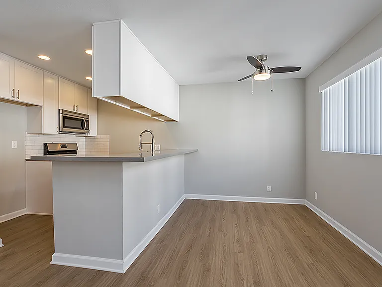1216 S Corning St — Photo 48