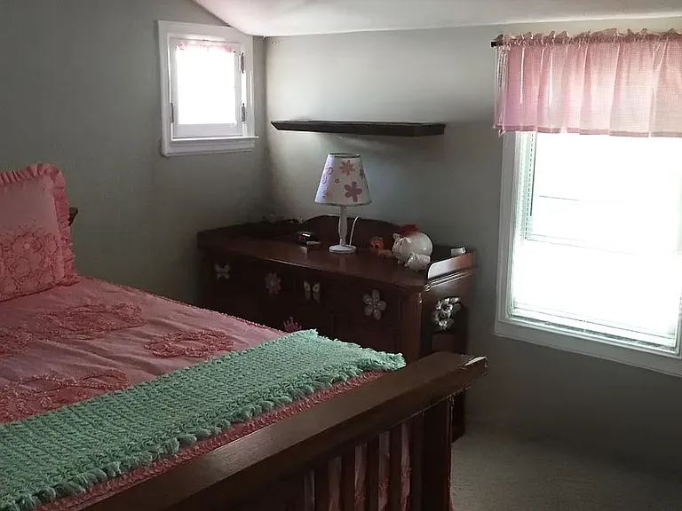 UPSTAIRS BEDROOM 1