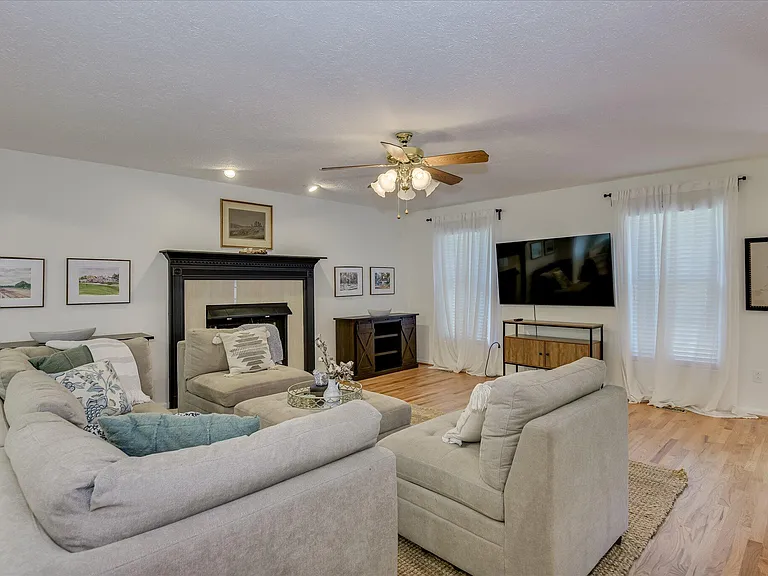 869 Hickory Ridge Rd — Photo 8