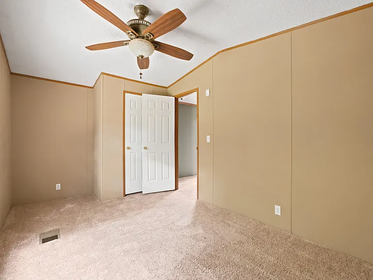 1042 Artic Loop — Photo 21