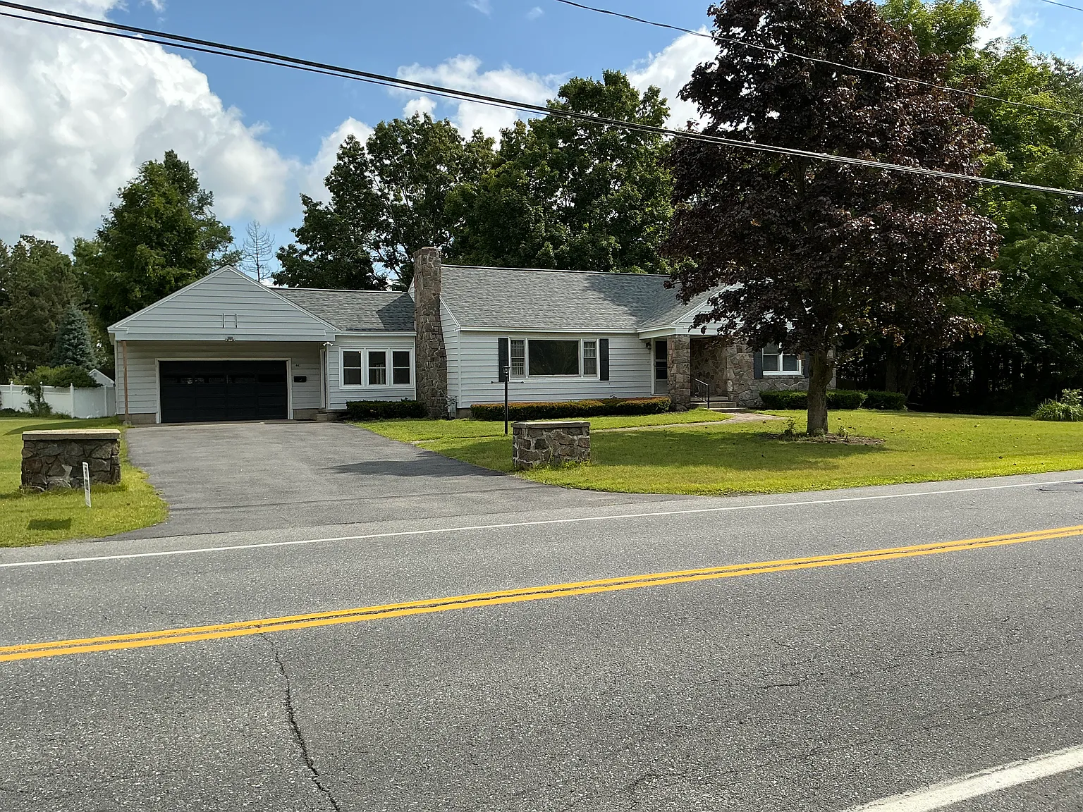 4 bed, 2472 sqft, $2,700 — Photo 2