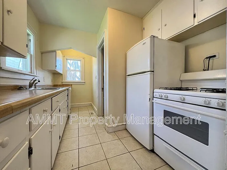421 19th St NE — Photo 25