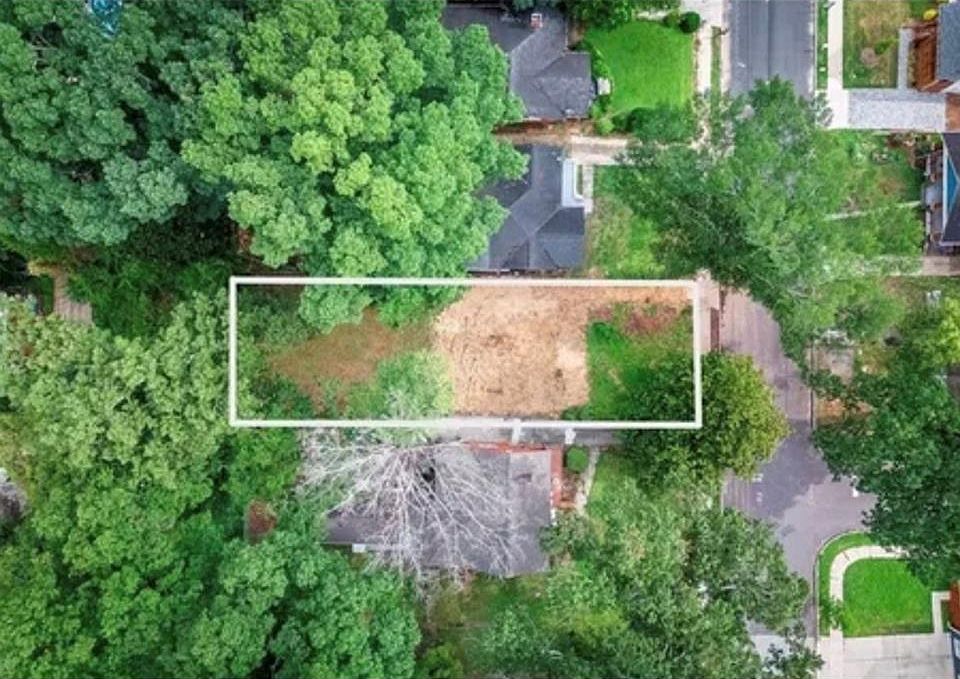 1st image of 839 Gaston St SW