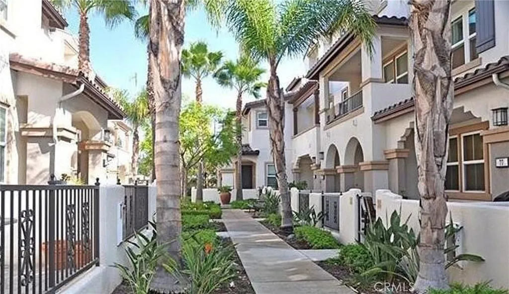 3 bed, 2.5 bath, 1632 sqft, $4,000 — Photo 1