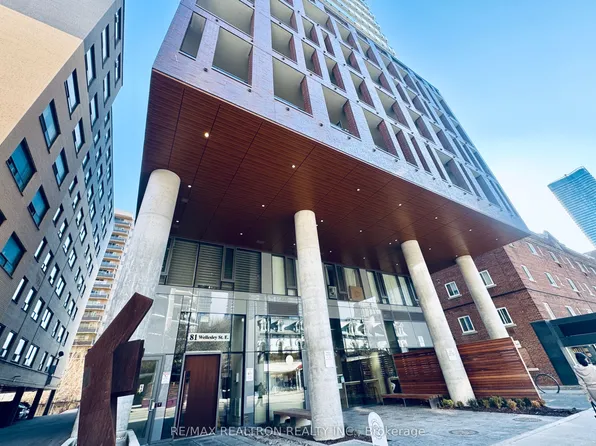 81 Wellesley St E #408, Toronto, ON M4Y 0C5