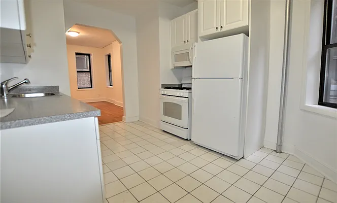 Rented by Manhattan Realty Group | media 16
