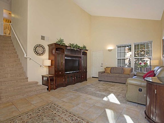 5th image of 629 Hillhaven Dr