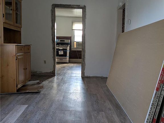 5th image of 307 N Oak St
