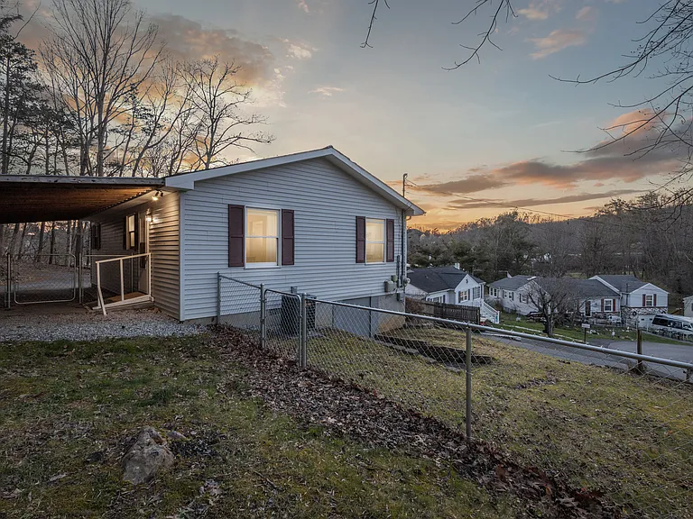 198 Harmony Dr — Photo 22