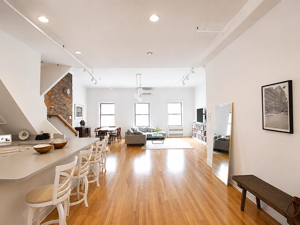 4 Bond St #PENTHOUSE