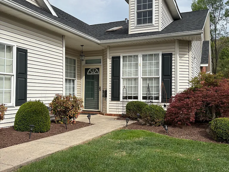 350 Spring Oaks Dr — Photo 2