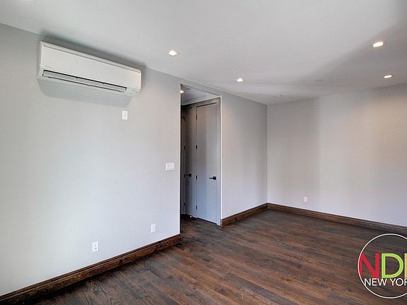 4th image of 599 Myrtle Ave #2L