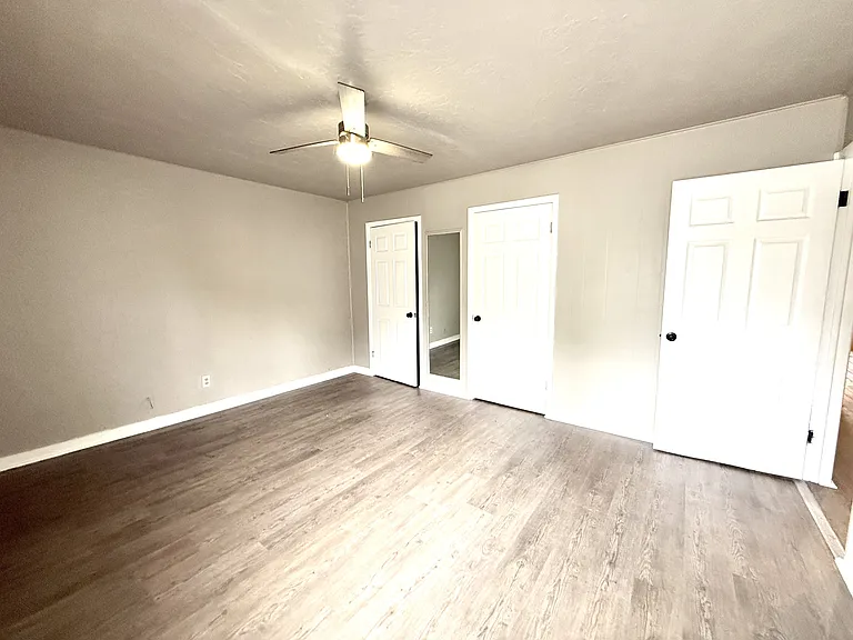 2378 E Texas St — Photo 10