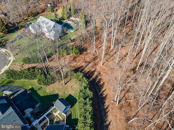4th image of 1016 Valley View Dr